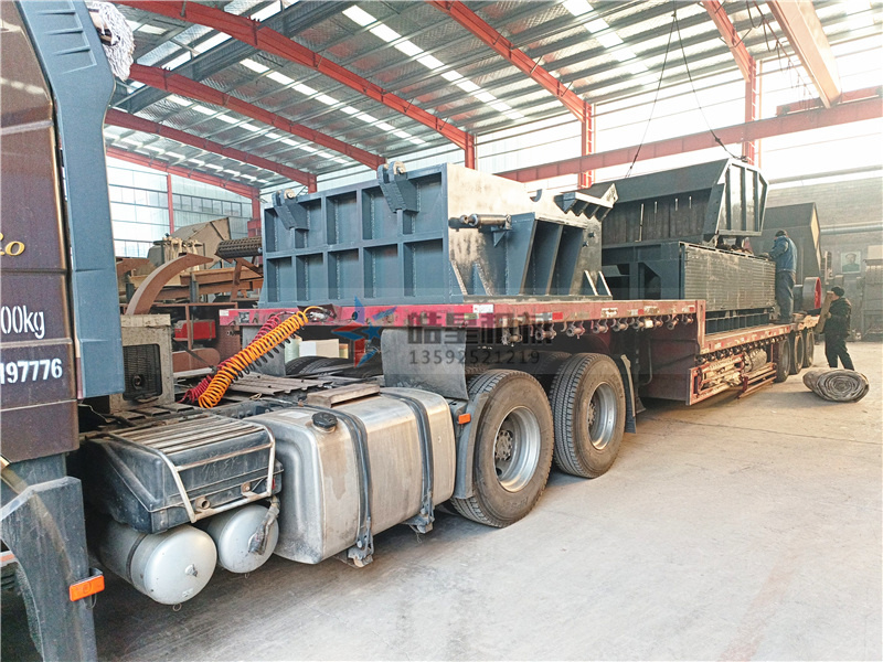 1800型<a href='http://m.worldapps.cn' target='_blank'><span>鋁合金破碎機(jī)</span></a>設(shè)備裝車發(fā)貨
